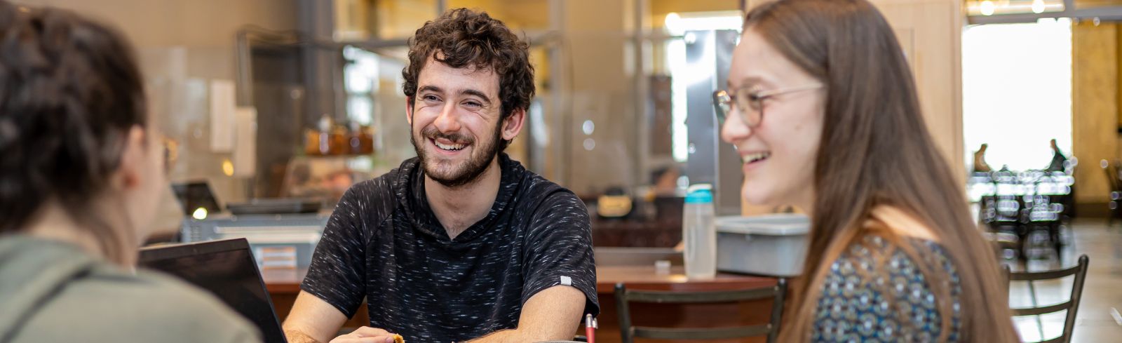 Photo d'ambiance à la salle de regroupement