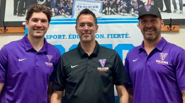 photo des trois entraîneurs hockey Vulkins