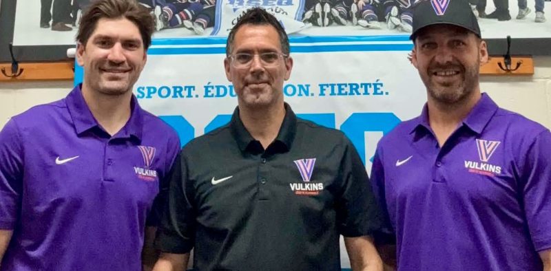 photo des trois entraîneurs hockey Vulkins