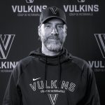 photo de type portrait d'un employé masculin du département des sports des Vulkins