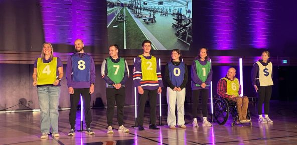 Photo : Caroline Charland, Dany Racine, Maxime Verhimst, Félix Gagnon, Rosie Lachapelle, Léna Vincent, Charles Moreau et Abigail Roy représentent différentes facettes de la grande famille sportive du Cégep de Victoriaville et des Vulkins lors du dévoilement du montant amassé dans le cadre de la campagne majeure de financement.